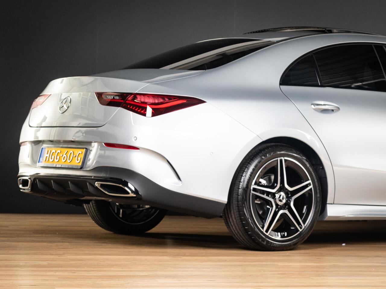 Mercedes-Benz CLA-KLASSE Coupé 180 Star Edition AMG Line Panorama dak