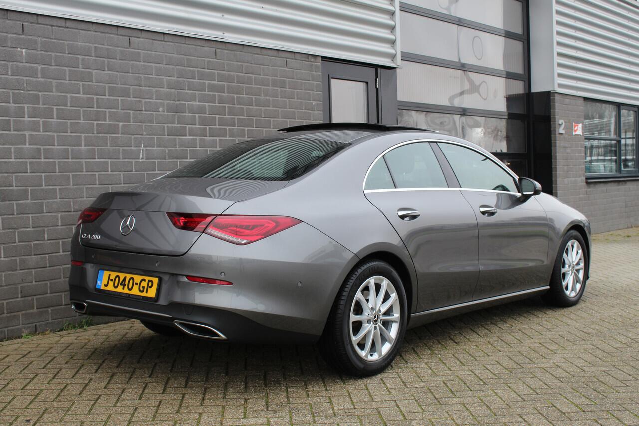 Mercedes-Benz CLA-KLASSE 200 Business Solution Luxury / Panoramadak / N.A.P.
