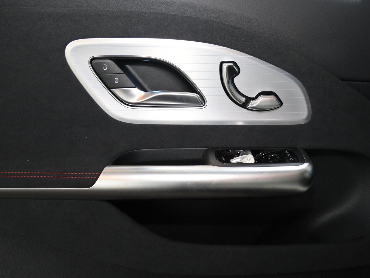 Mercedes-Benz CLA-KLASSE 250+ Launch Edition 85 kWh | Night | Panoramadak | DISTRONIC | Achteruitrijcamera | Dodehoekassistent |