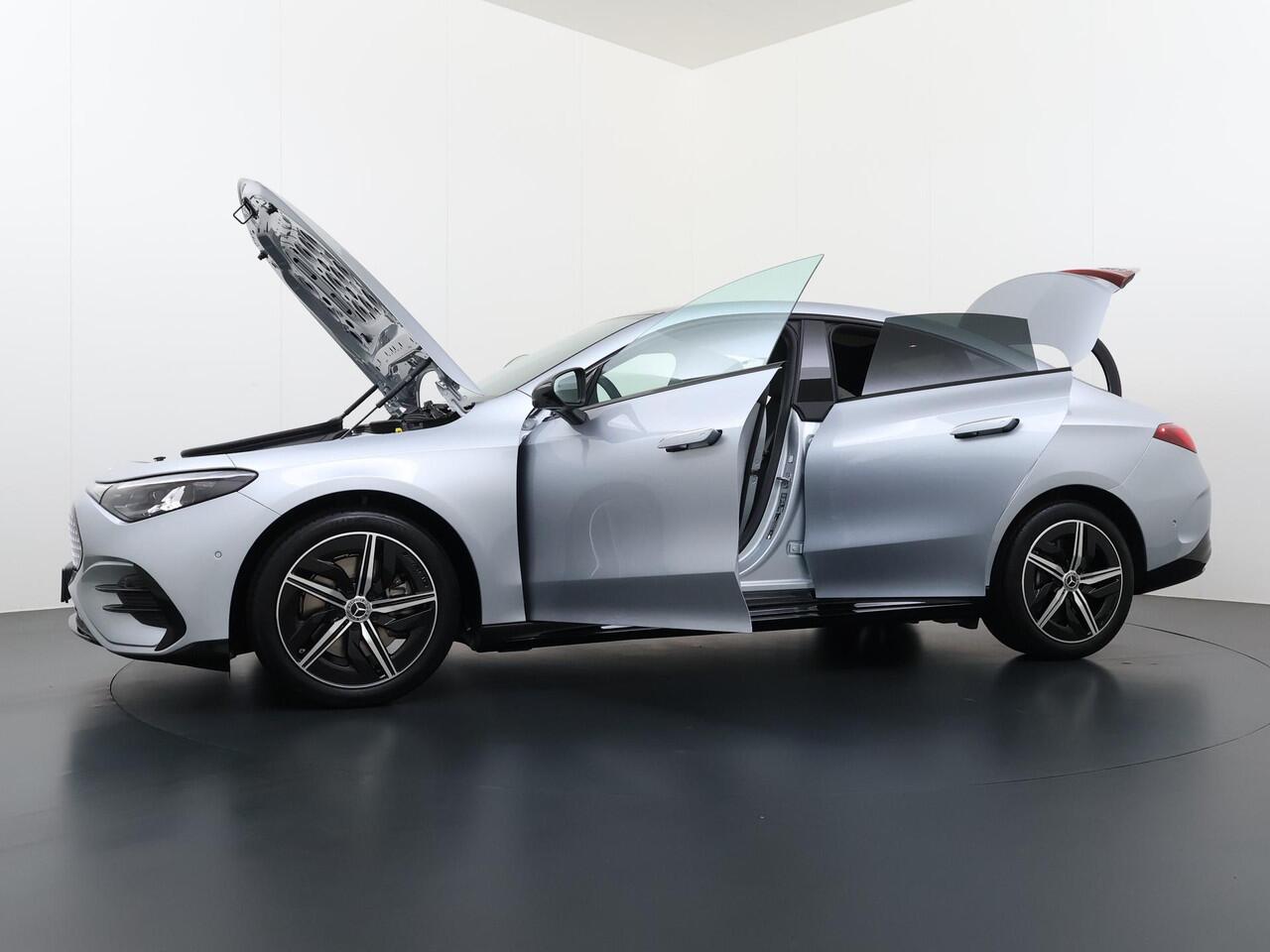 Mercedes-Benz CLA-KLASSE 250+ Launch Edition 85 kWh Accu | Memorystoelen | Warmtepomp | Multibeam Led | Stoelverwarming Voorin | Distronic Cruise Control | Achteruitrijcamera | Nightpakket | Dodehoekassistent