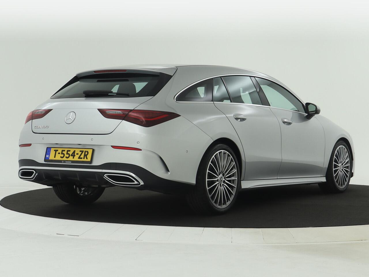 Mercedes-Benz CLA-KLASSE Shooting Brake 180 AMG Sfeerverlichting | AMG Styling | Achteruitrijcamera | KeylessGo | Inclusief 24 maanden MB Certified garantie voor Europa.