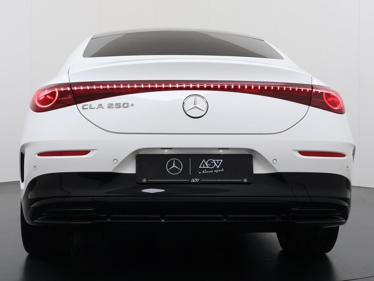 Mercedes-Benz CLA-KLASSE 250+ Launch Edition 85 kWh Accu | Trekhaak Wegklapbaar | Memorystoelen | Warmtepomp | Multibeam Led | Stoelverwarming Voorin | Distronic Cruise Control | Achteruitrijcamera | Nightpakket | Dodehoekassistent