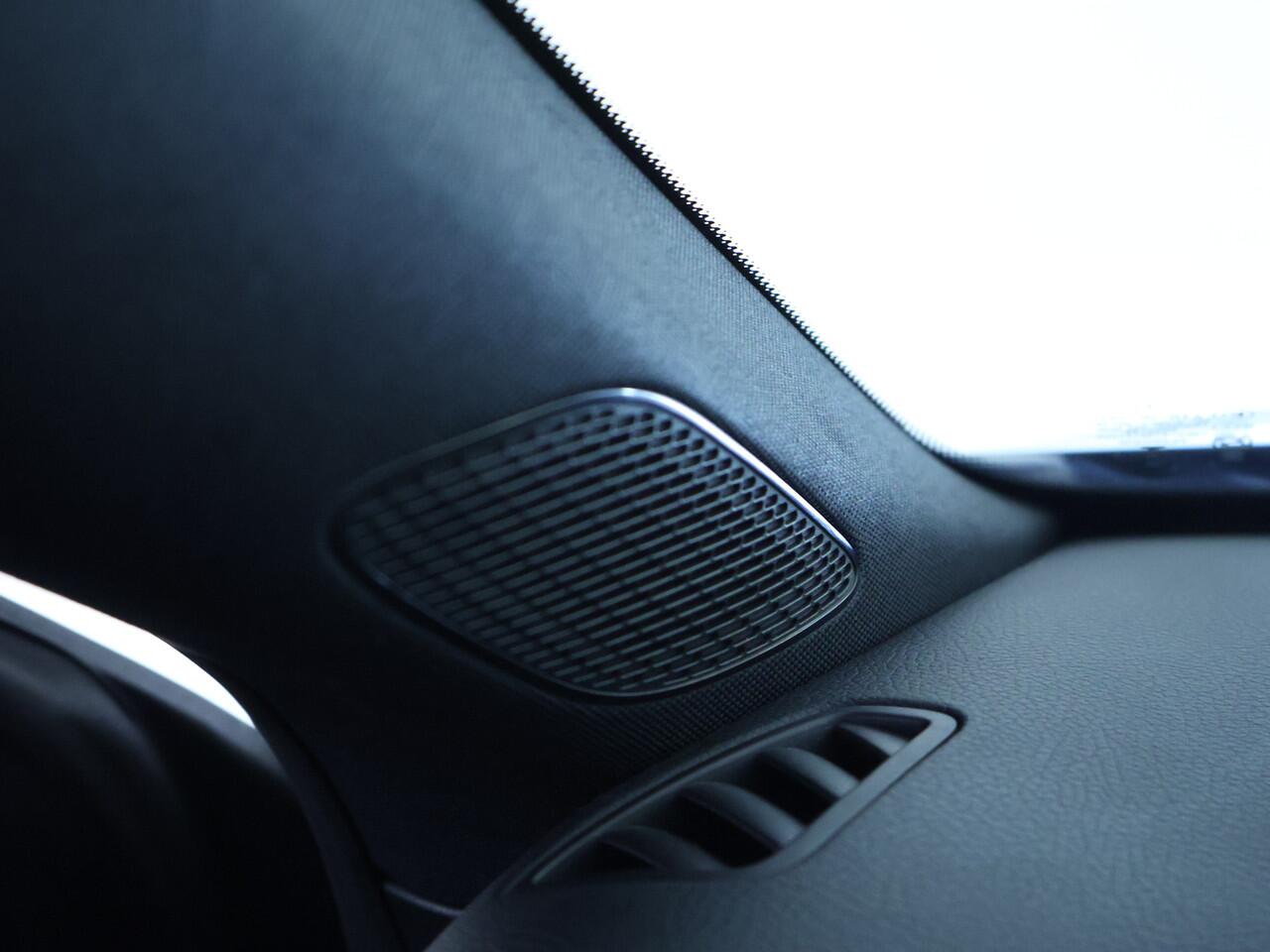 Mercedes-Benz CLA-KLASSE 250 e AMG Plug-In Hybride AMG LIne | Night PAkket | 19 Inch AMG Velgen | Dodehoek Assist | Multibeam Koplampen | 11kW Laden. Inclusief 48 maanden MB Certified garantie voor Europa.