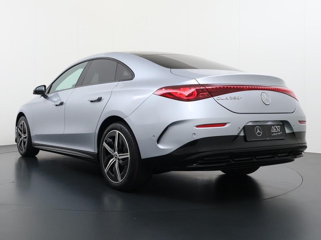 Mercedes-Benz CLA-KLASSE 250+ Launch Edition 85 kWh Accu | Memorystoelen | Warmtepomp | Multibeam Led | Stoelverwarming Voorin | Distronic Cruise Control | Achteruitrijcamera | Nightpakket | Dodehoekassistent