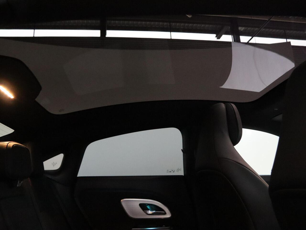 Mercedes-Benz CLA-KLASSE 250+ Launch Edition 85 kWh | Night | Panoramadak | DISTRONIC | Achteruitrijcamera | Dodehoekassistent |