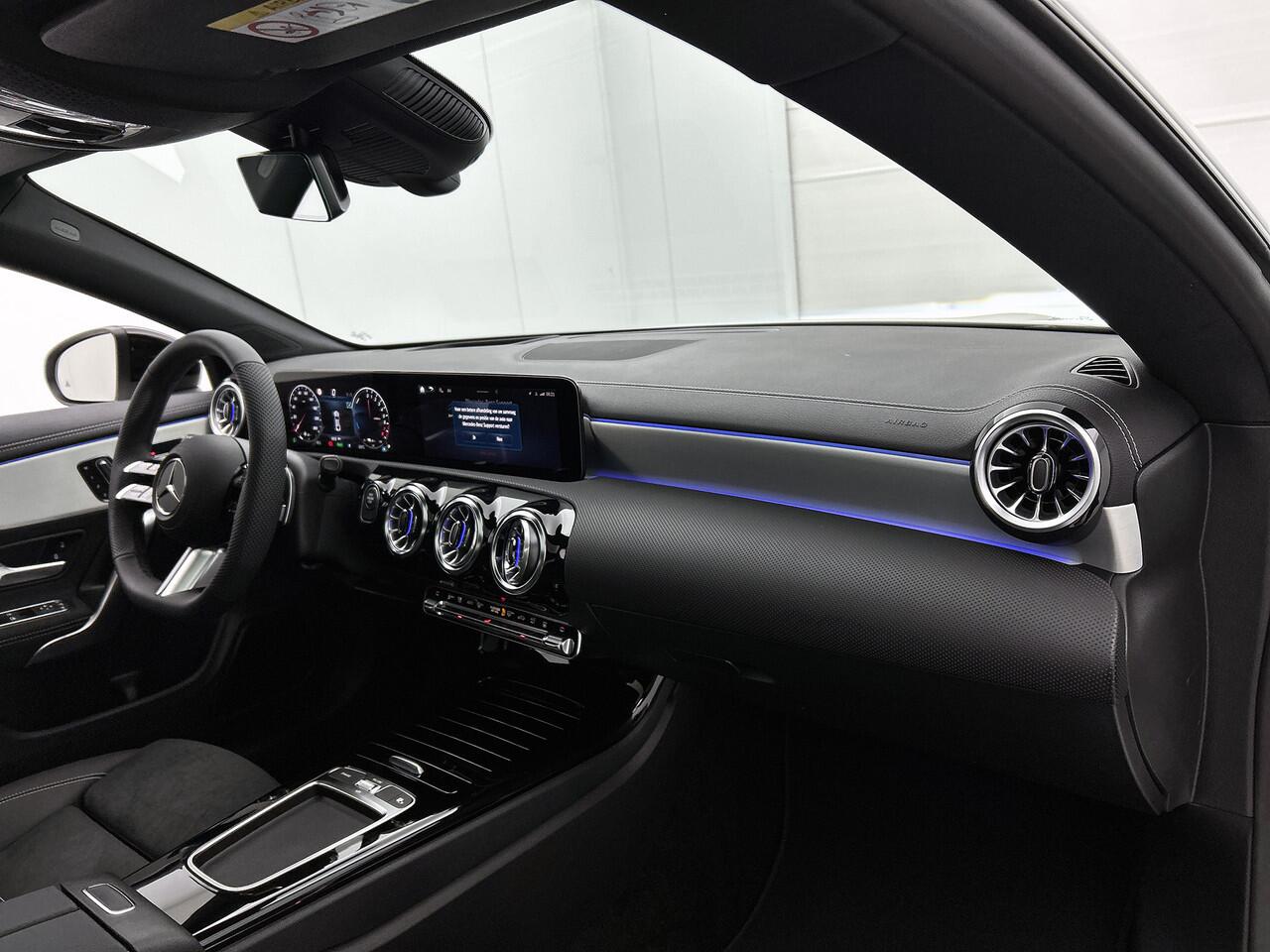 Mercedes-Benz CLA-KLASSE 250 e Business Solution AMG | AMG Line Plus pakket | Trekhaak | Panoramaschuifdak | Head-up display | Memorypakket | Smartphone integratie | Advanced sound system | 360°-camera | 19 inch AMG velgen |