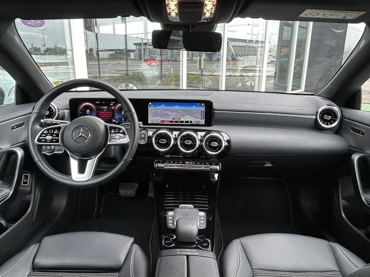 Mercedes-Benz CLA-KLASSE Shooting Brake 180 Luxury | Trekhaak | Sfeerverlichting