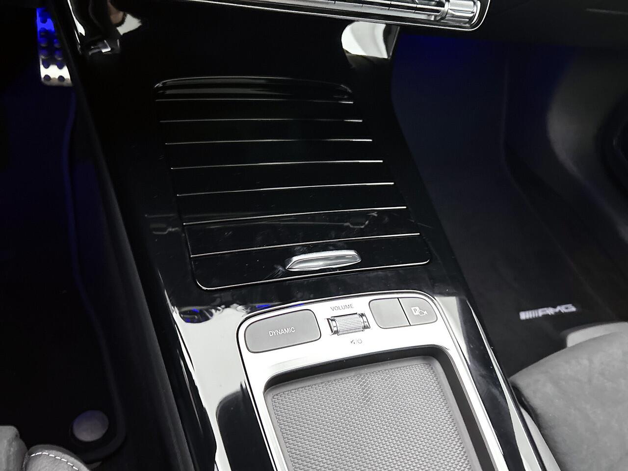 Mercedes-Benz CLA-KLASSE Shooting Brake 180 Business Solution AMG | AMG Line Plus pakket | Panoramaschuifdak | Memorypakket | Head-up display | Augmented Reality navigatie | 360°-camera | 19 inch AMG velgen |