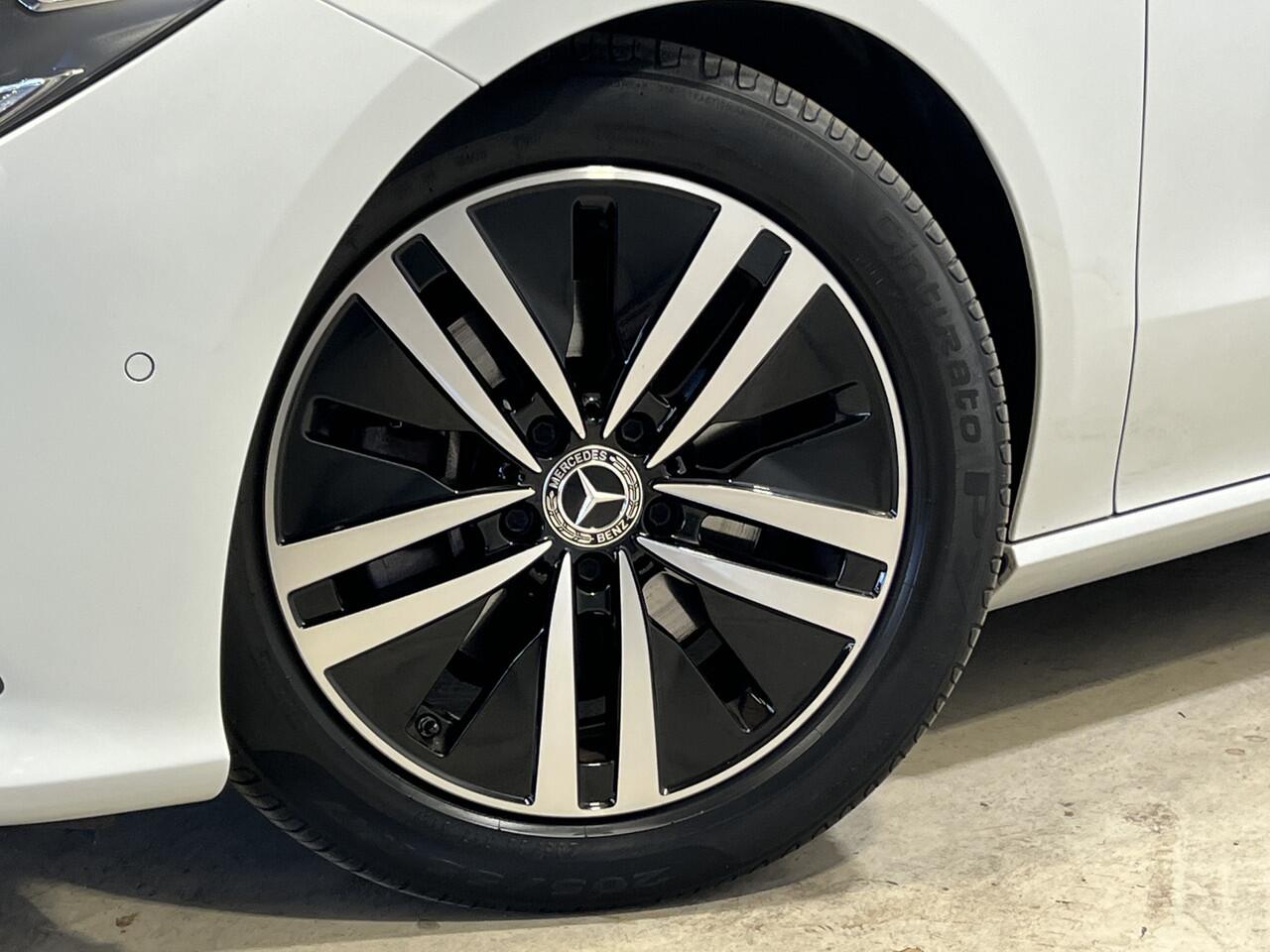 Mercedes-Benz CLA-KLASSE Shooting Brake 200 Business Solution Luxury | Navigatie | LM Velgen 17" | Elektrisch Glazen Panoramadak | Voorstoelen Verwarmd | Cruise Control | Airco |