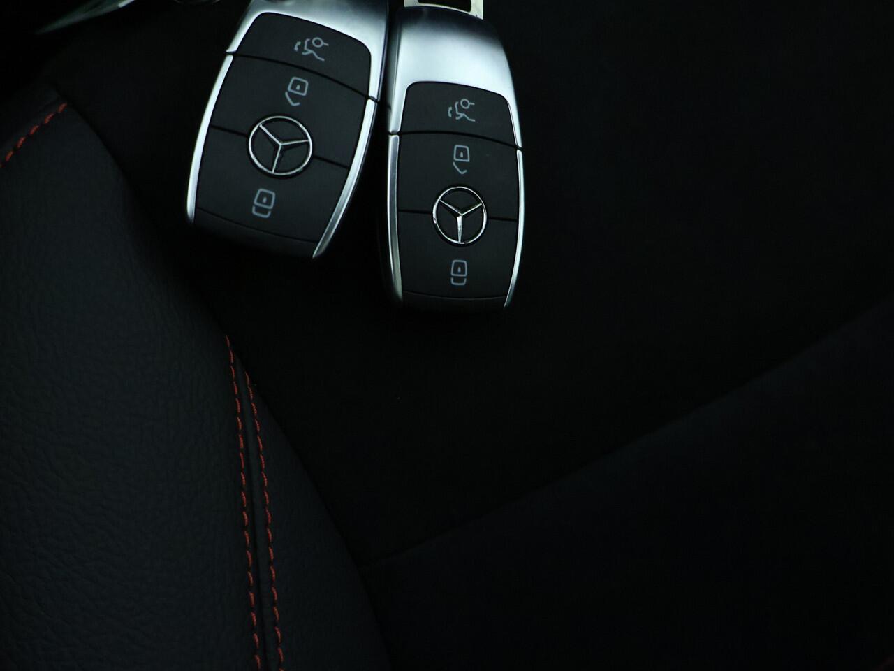 Mercedes-Benz CLA-KLASSE Shooting Brake 180 AMG Line LIMITED | Nightpakket | Parkeerpakket met achteruitrijcamera | KEYLESS GO | Dodehoekassistent | USB pakket plus | EASY PACK achterklep | MULTIBEAM LED | Verwarmde stoelen vooraan |