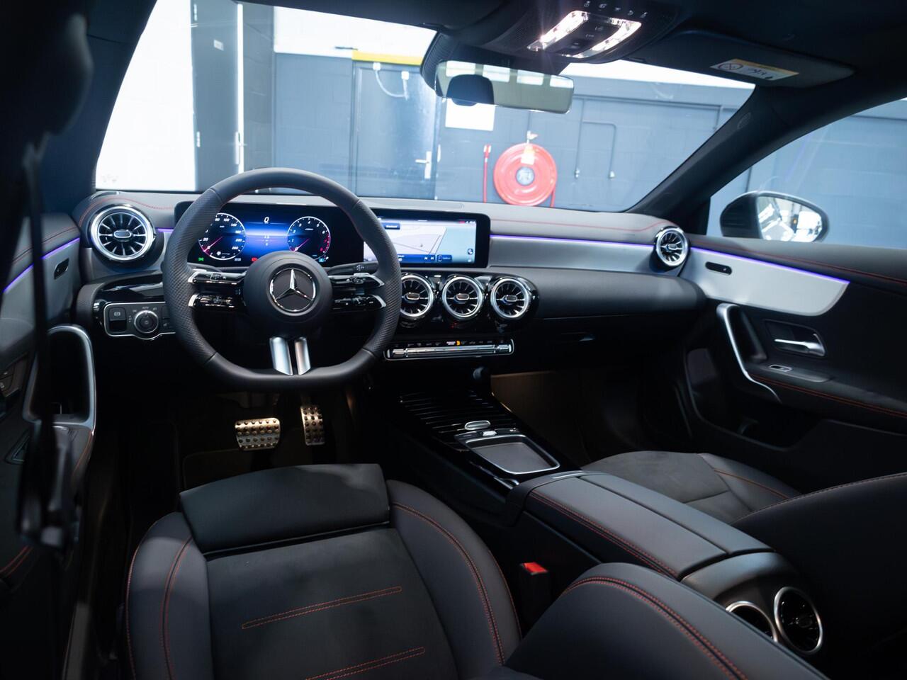 Mercedes-Benz CLA-KLASSE Coupé 180 Star Edition AMG Line Panorama dak