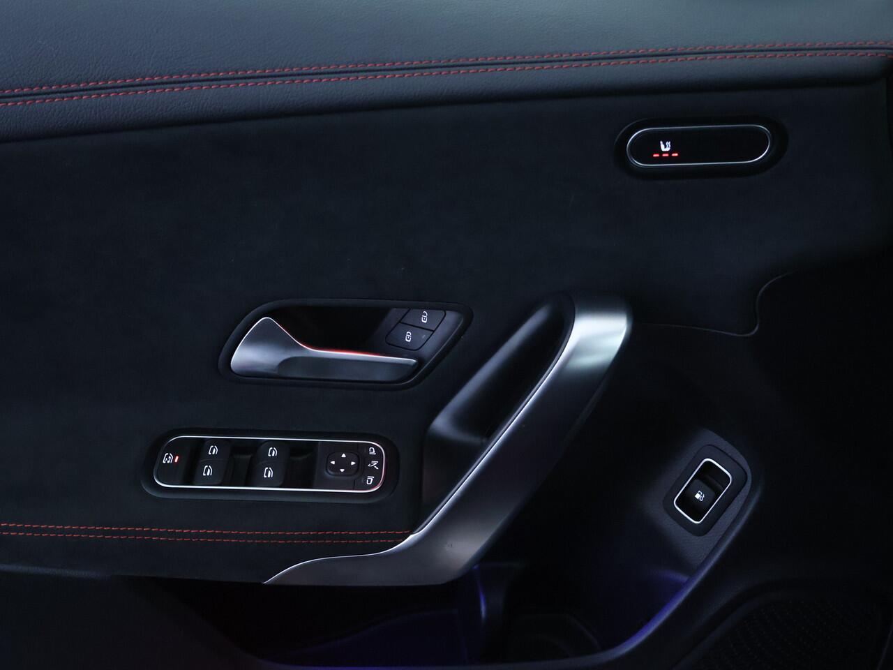 Mercedes-Benz CLA-KLASSE 250 e AMG Plug-In Hybride AMG LIne | Night PAkket | 19 Inch AMG Velgen | Dodehoek Assist | Multibeam Koplampen | 11kW Laden. Inclusief 48 maanden MB Certified garantie voor Europa.