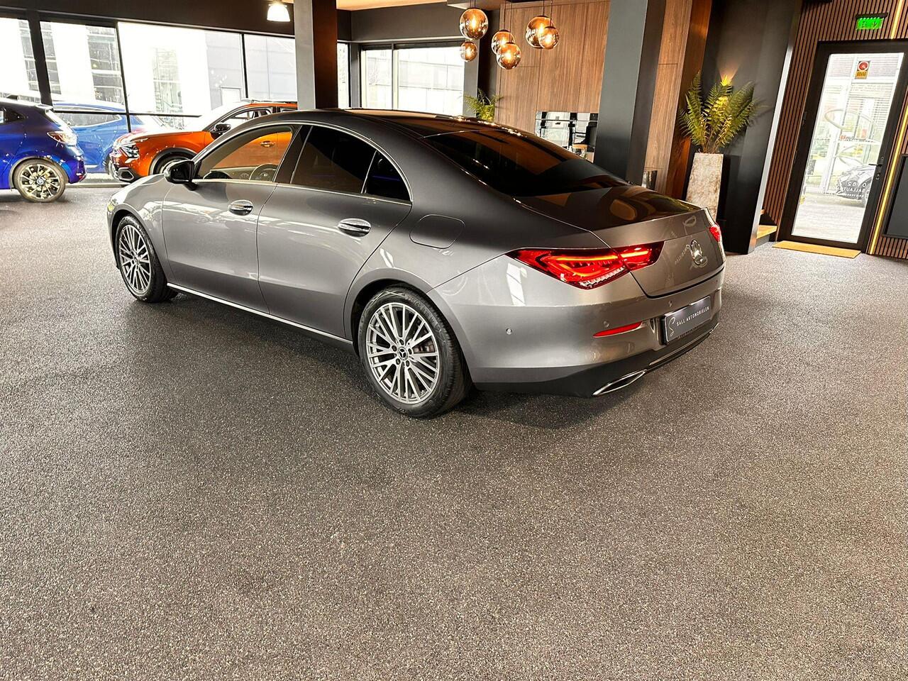 Mercedes-Benz CLA-KLASSE 180 Luxury Line stoelverwarming/Ambilight/Navi/Dealeronderhouden