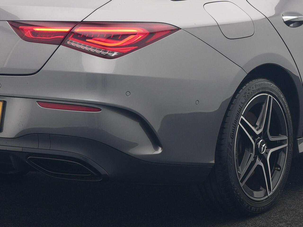 Mercedes-Benz CLA-KLASSE Shooting Brake 250 e AMG Plug In Hybrid 218pk Dealer O.H PHEV | Trekhaak Af Fabriek | Panodak | Burmester Sound | Adaptive Cruise | Alcantara Sportstoelen Verwarmd | Sfeerverlichting | WideScreen | Navigatie |