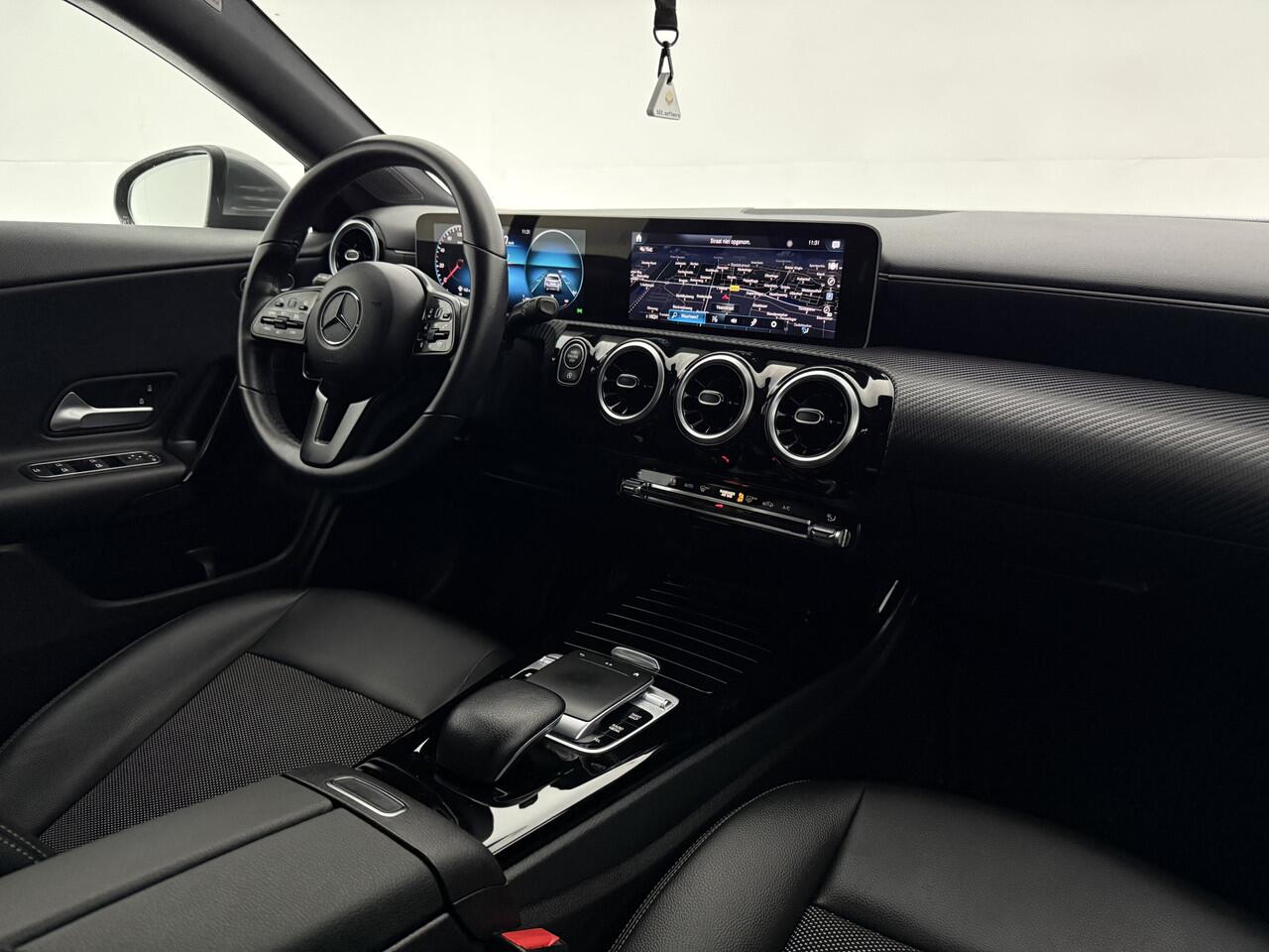 Mercedes-Benz CLA-KLASSE 180 Advantage | Camera | Virtual | Carplay | LED | Stoelverw. | Parkeersens. | NAP