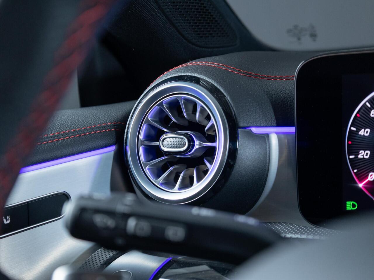 Mercedes-Benz CLA-KLASSE Shooting Brake 180 Star Edition LIMITED Panorama dak