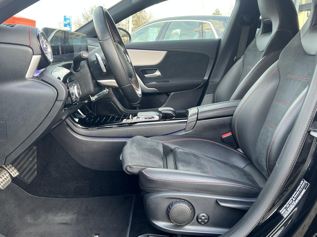 Mercedes-Benz CLA-KLASSE Shooting Brake 220 Automaat 190 pk AMG Line Navigatie Trekhaak Carplay Widescreen Sportstoelen Camera Sfeerverlichting Sportstuur Extra Getint Glas NL Auto