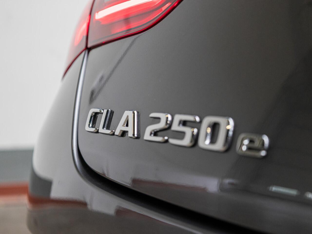 Mercedes-Benz CLA-KLASSE Shooting Brake 250 e Business Solution AMG Panorama dak | Trekhaak