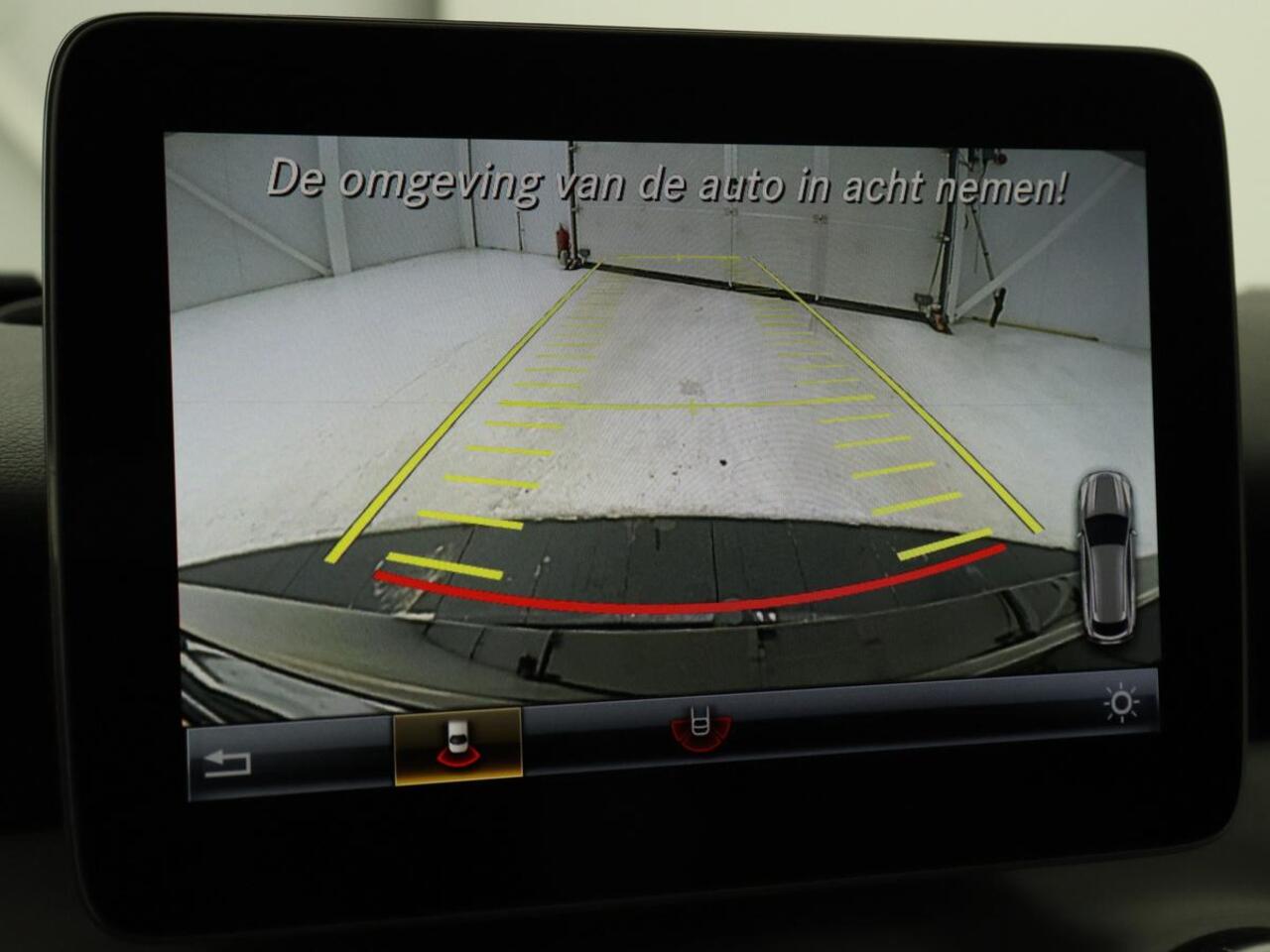 Mercedes-Benz CLA-KLASSE Shooting Brake 180 | Trekhaak | Camera | Navigatie | Leder | LED | Cruise control | Sportstoelen | LMV 18 inch