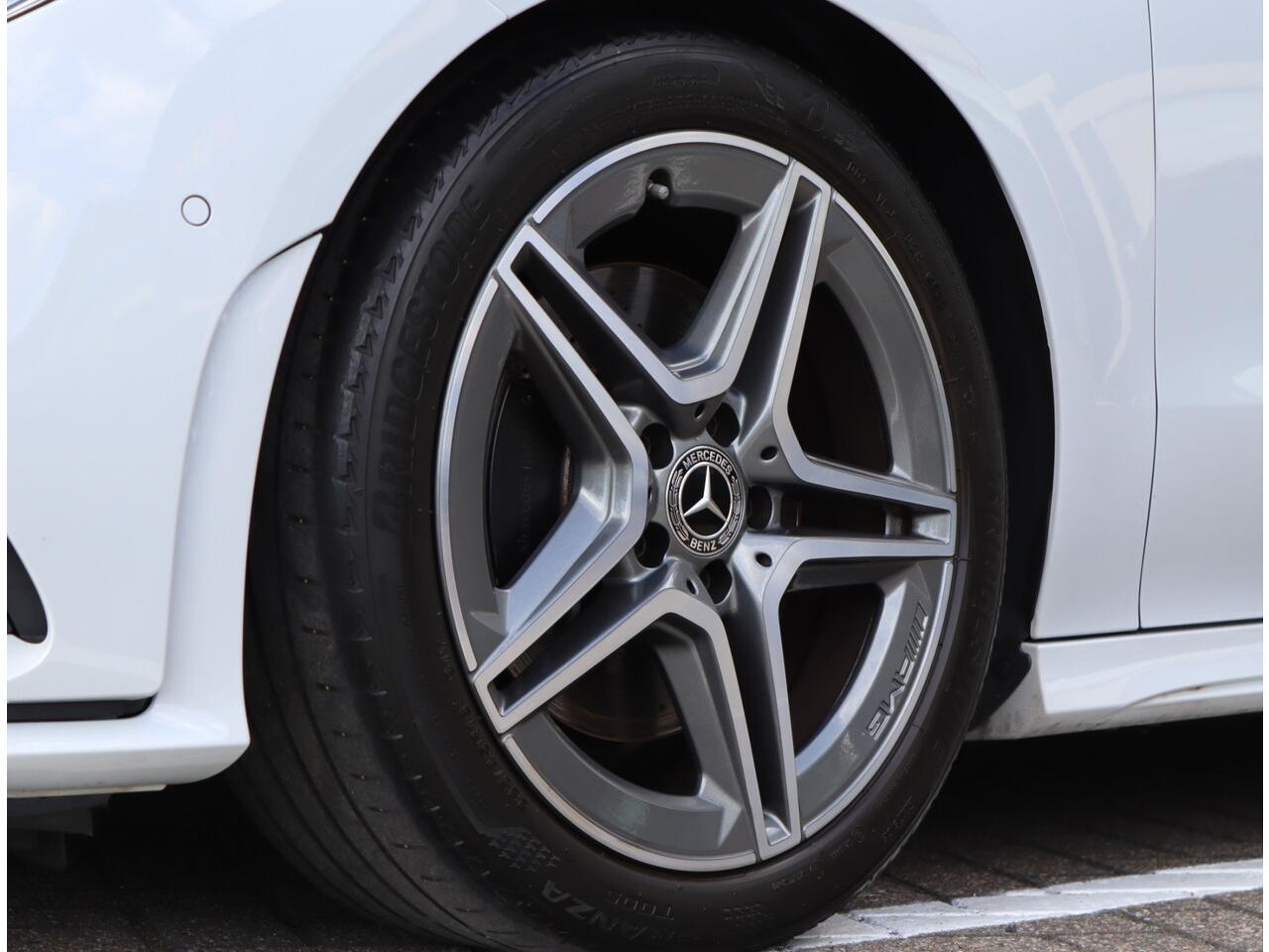 Mercedes-Benz CLA-KLASSE 200 AMG | Panoramadak | Camera | LED | Org. NL