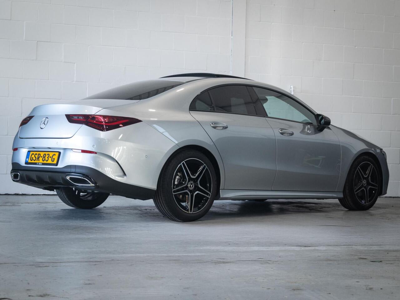 Mercedes-Benz CLA-KLASSE Coupé 180 Star Edition AMG Line Panorama dak