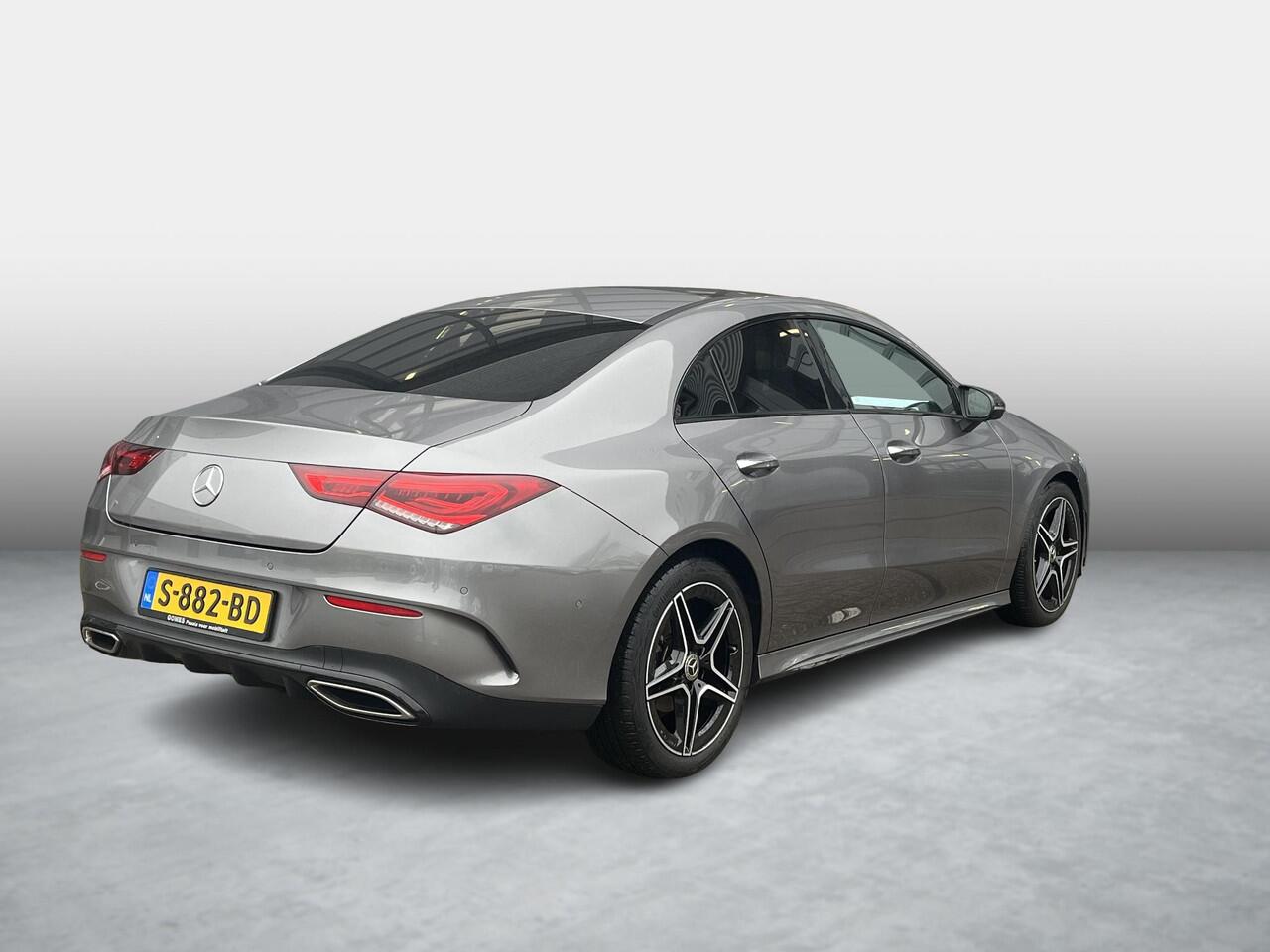 Mercedes-Benz CLA-KLASSE 180 AMG Line | Panoramadak | CarPlay | Cruise Control | Navigatie | Led Koplampen