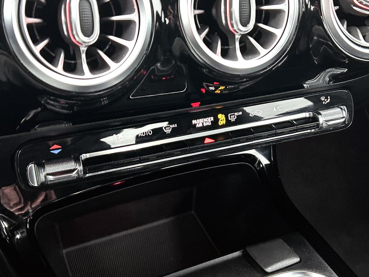 Mercedes-Benz CLA-KLASSE 180 AMG-line | 19 inch multispaaks lmv | Sfeerverlichting | Spiegelpakket Inclusief 24 maanden Mercedes-Benz Certified garantie voor Europa.