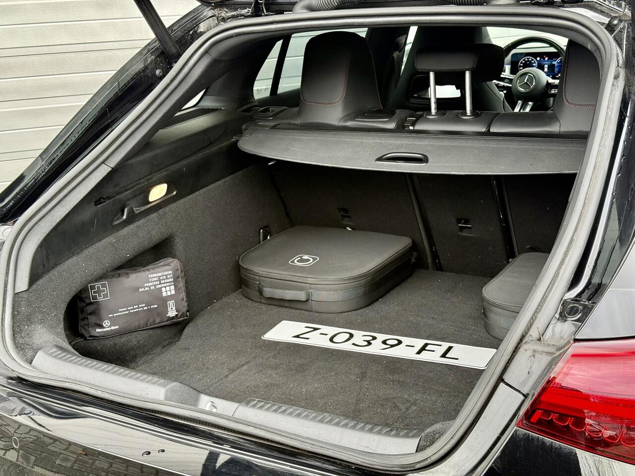 Mercedes-Benz CLA-KLASSE Shooting Brake 250 e AMG Line | Premium | Nightpakket | Panoramadak | Achteruitrijcamera | Sfeerverlichting | Stoelverwarming | Trekhaak