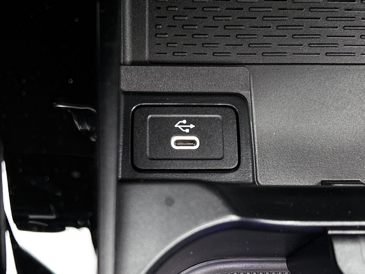 Mercedes-Benz CLA-KLASSE Shooting Brake 250 e Star Edition AMG Line | Nightpakket | KEYLESS-GO | Parkeerpakket met achteruitrijcamera | EASY PACK achterklep | Dodehoekassistent | MULTIBEAM LED | Distronic | Sfeerverlichting | Verwarmde stoelen vooraan |