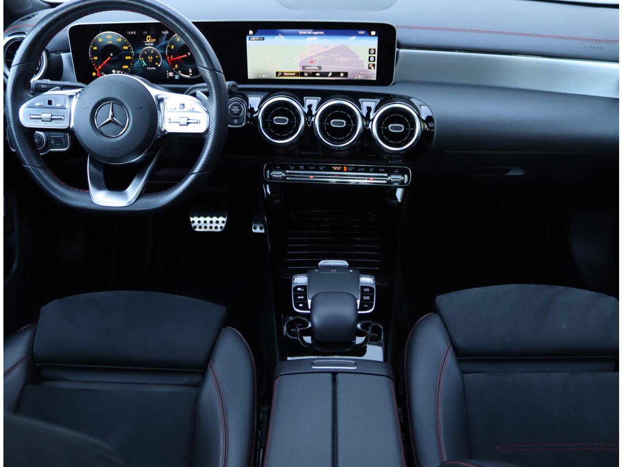 Mercedes-Benz CLA-KLASSE 200 AMG | Panoramadak | Camera | LED | Org. NL