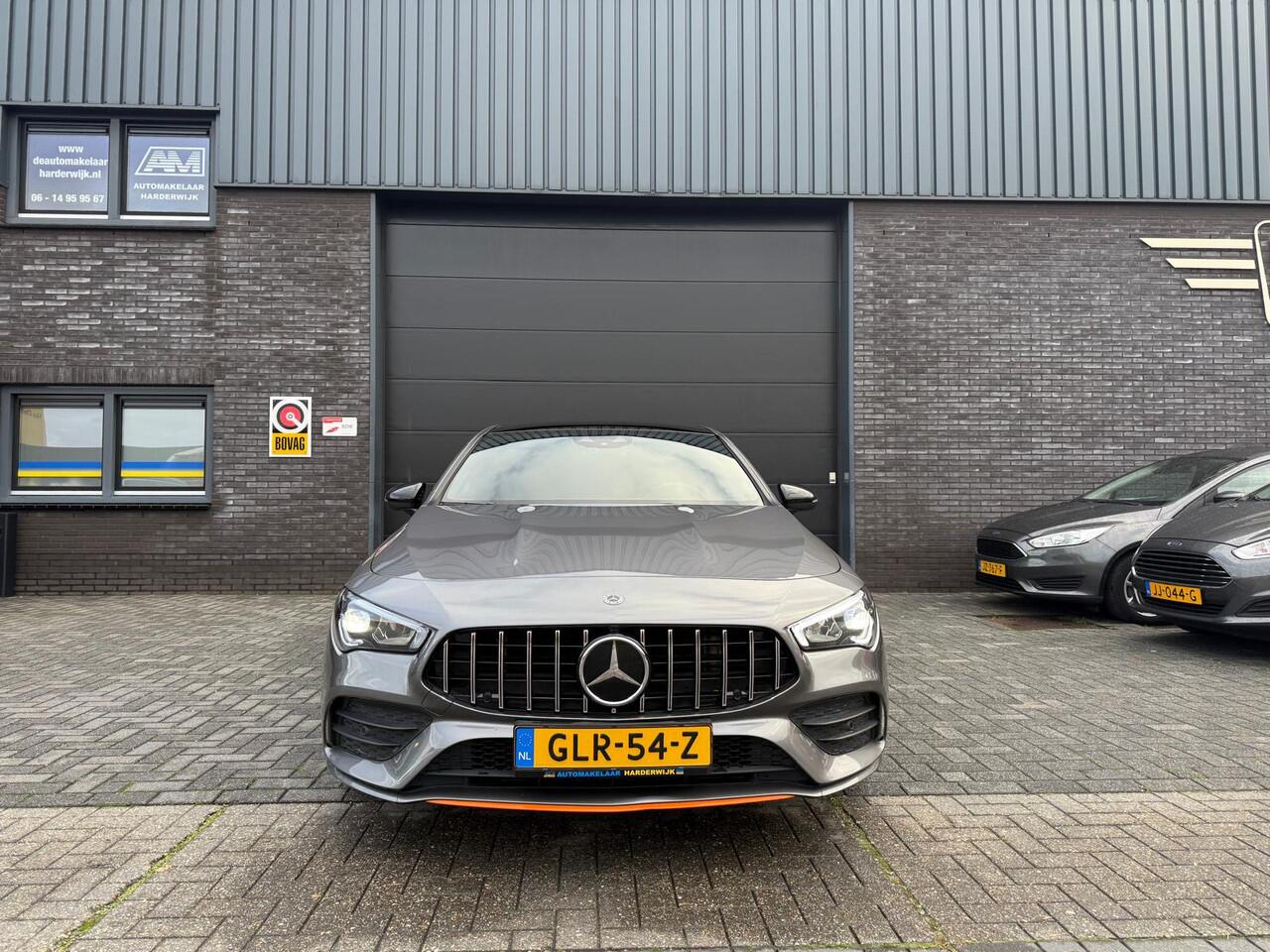 Mercedes-Benz CLA-KLASSE Shooting Brake 200 Premium Plus | 1E EIGENAAR | 12MND GARANTIE | ORANGE EDITION | PANO | CARPLAY | SFEERVERLICHTING | DASHCAM | AUTOMAAT | LED | AFSTANDSPILOT PLUS |