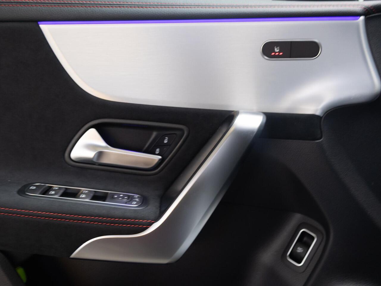 Mercedes-Benz CLA-KLASSE Coupé 180 Star Edition AMG Line Panorama dak