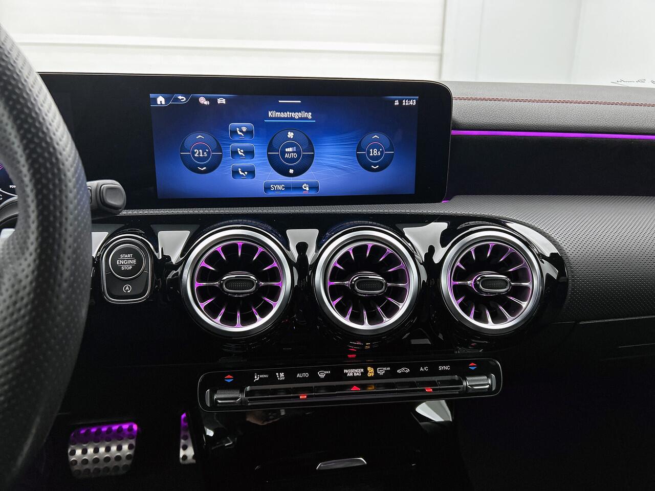 Mercedes-Benz CLA-KLASSE Shooting Brake 180 AMG Nightpakket | Trekhaak | Keyless Go | Sfeerverlichting | Stoelverwarming | Parkeerpakket met Camera | Inclusief 24 maanden Mercedes-Benz Certified garantie voor Europa.