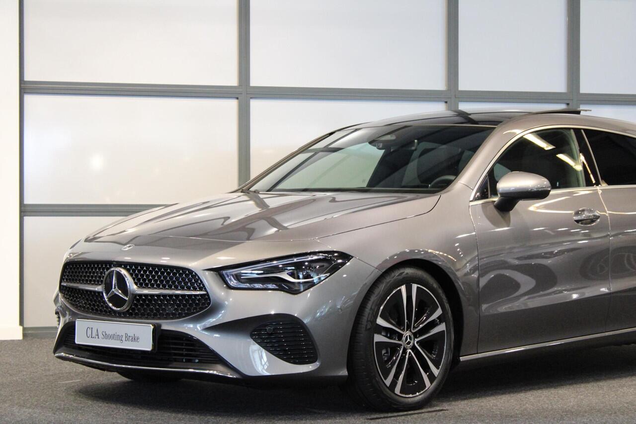 Mercedes-Benz CLA-KLASSE Shooting Brake 180 Luxury Line Panorama dak | Trekhaak