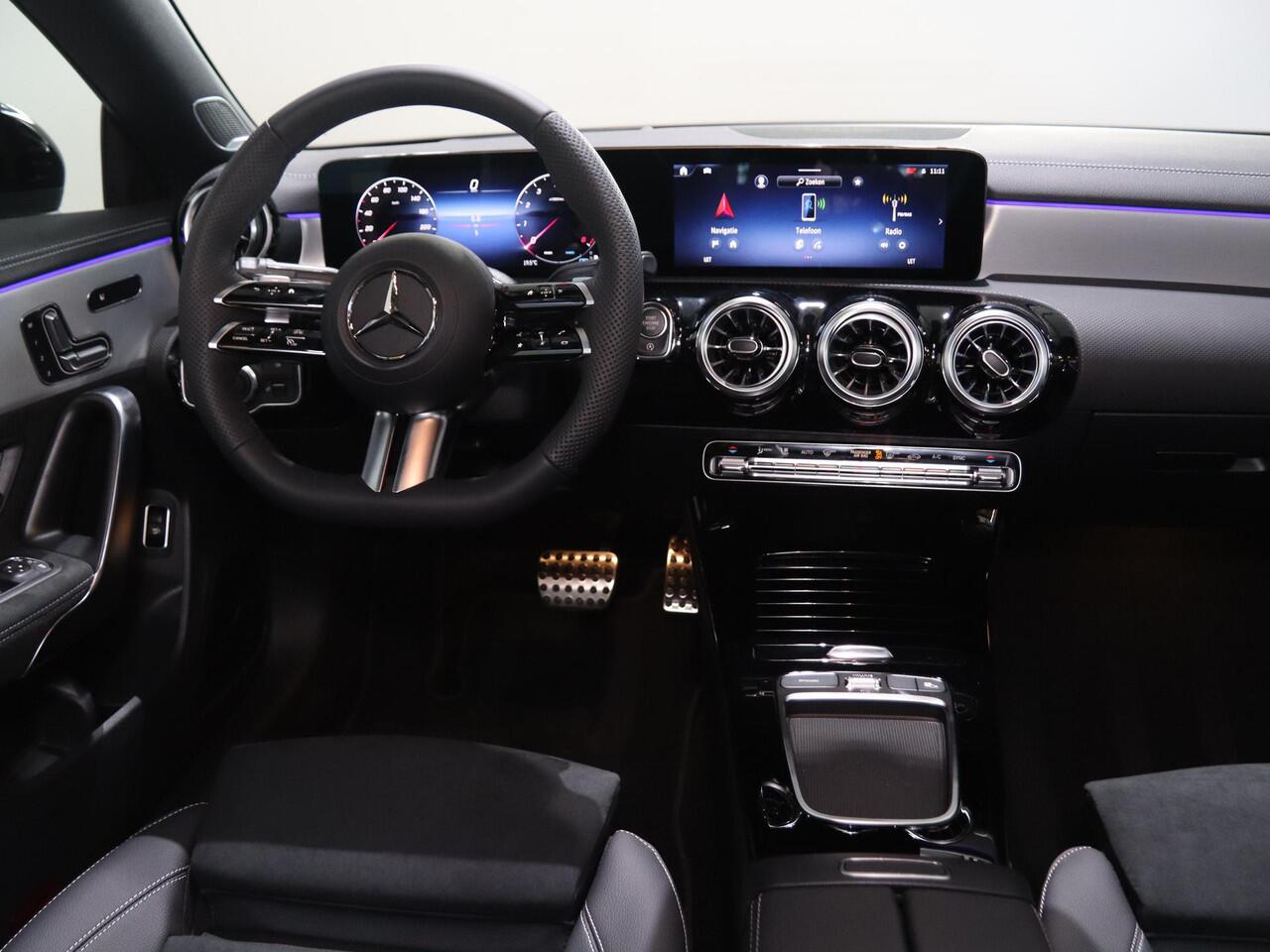 Mercedes-Benz CLA-KLASSE 180 Business Solution AMG | AMG Line Plus | Nightpakket | Head-up display | 360° camera | Techniekpakket | 19 inch AMG Velgen |