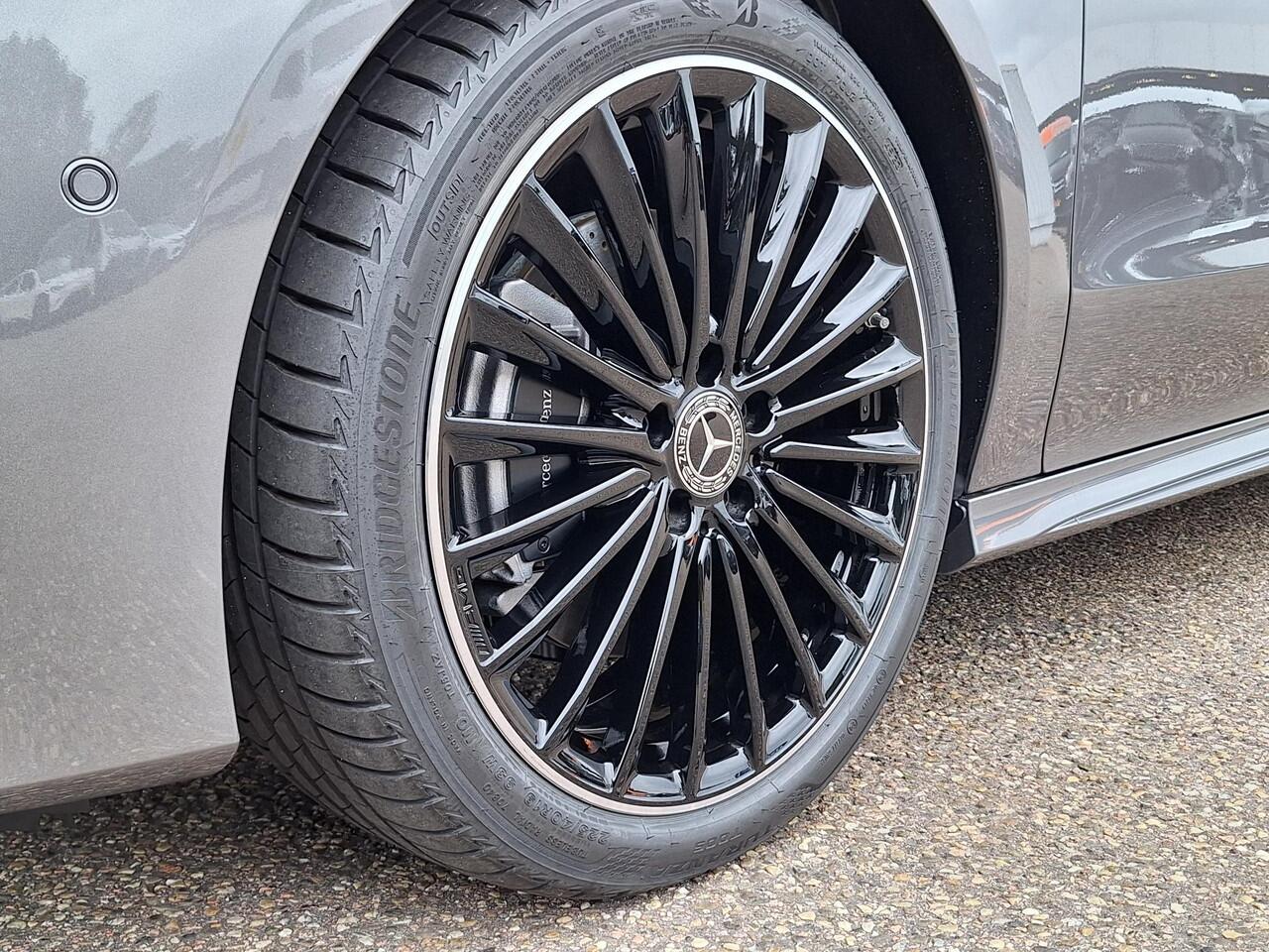 Mercedes-Benz CLA-KLASSE 200 AMG Line | Premium Pakket | Night Pakket | Winter Pakket | Panoramadak | Trekhaak | Burmester Surround Sound | MULTIBEAM LED Koplampen | Dodehoekassistent |