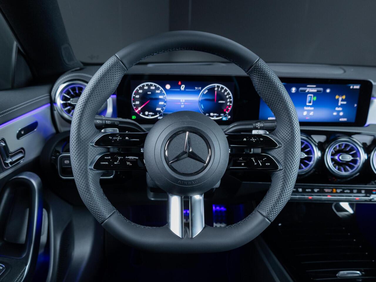 Mercedes-Benz CLA-KLASSE Shooting Brake 250 e Business Solution AMG Panorama dak