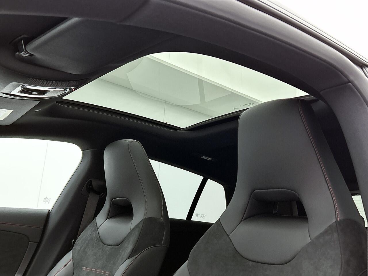 Mercedes-Benz CLA-KLASSE Shooting Brake 180 Business Solution AMG | Trekhaak | Parkeerpakket met 360°-camera | Nightpakket | Keyless-Go comfortpakket | Antidiefstalpakket GUARD 360° Plus | EASY PACK achterklep | Spiegelpakket |