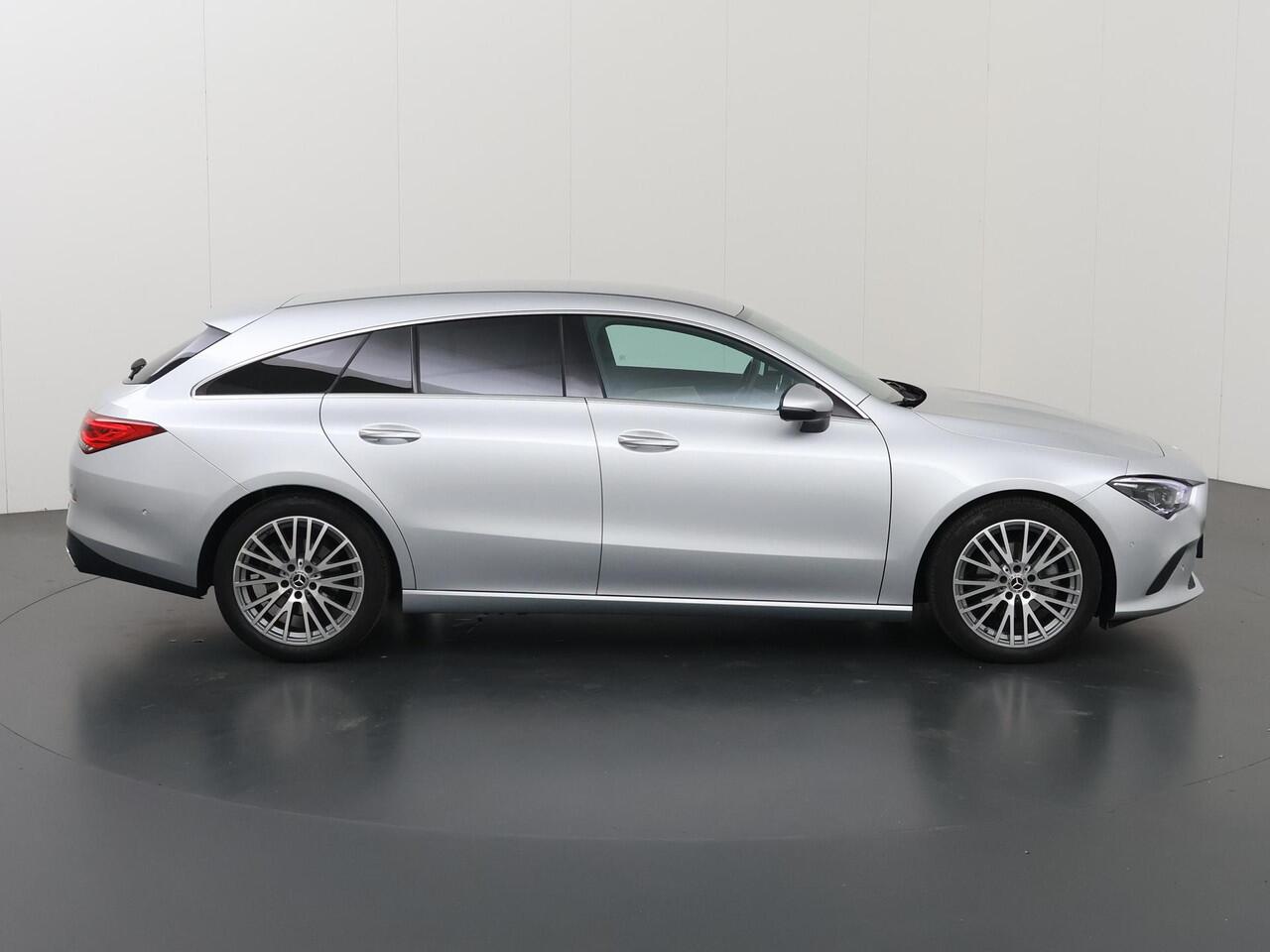 Mercedes-Benz CLA-KLASSE Shooting Brake 180 Luxury Line | Stoelverwarming | Premium Pack | Distronic | Multibeam | Achteruitrijcamera |