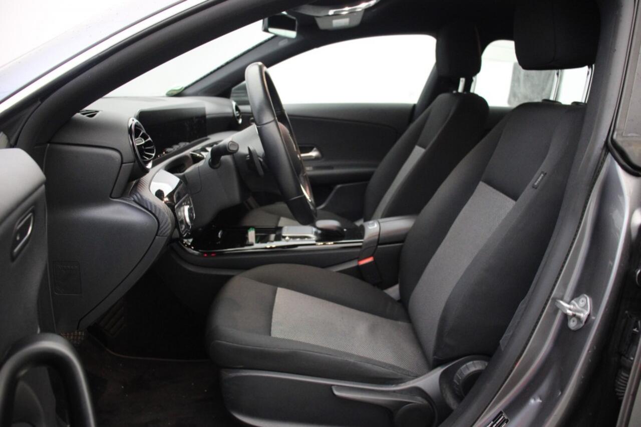 Mercedes-Benz CLA-KLASSE Shooting Brake 180 Business Solution Automaat - Digitaal Cockpit, Carplay, Camera, Stoelverw.