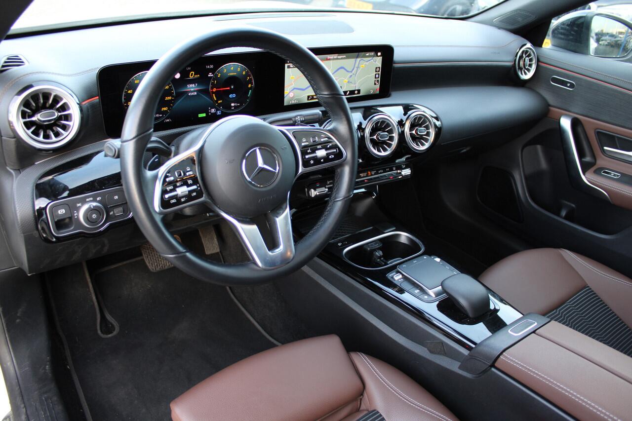 Mercedes-Benz CLA-KLASSE Shooting Brake 250e AUT8 Premium NIGHT PAKKET PANORAMADAK SFEER CARPLAY 18''