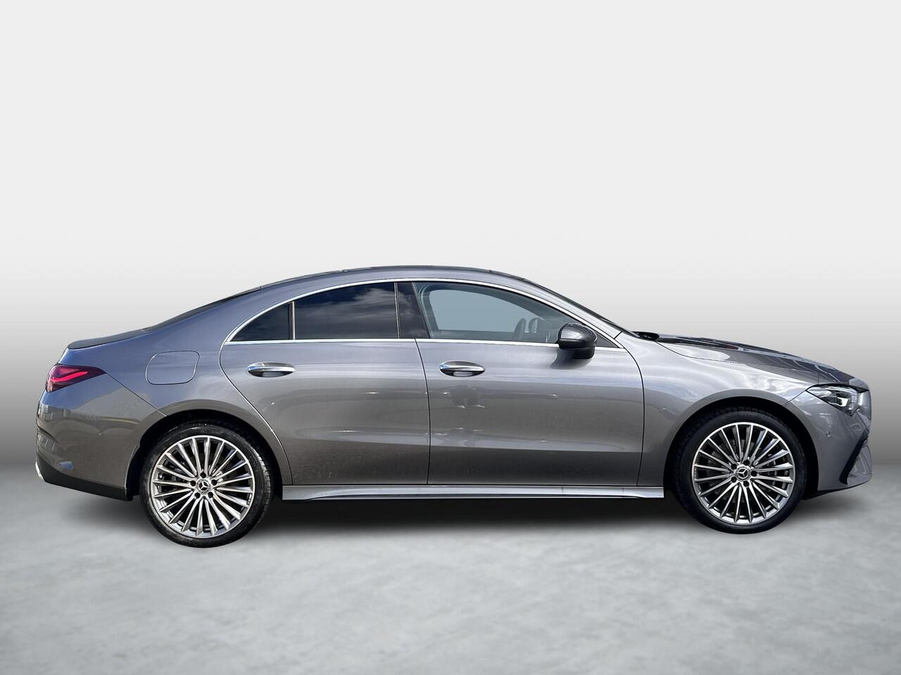 Mercedes-Benz CLA-KLASSE 250 e Star Edition AMG | Panoramadak | Apple CarPlay | Android Auto | Sfeerverlichting | Stoelverwarming | Parkeersensoren | Achteruitrijcamera | Elektrisch Inklapbare Buitenspiegels