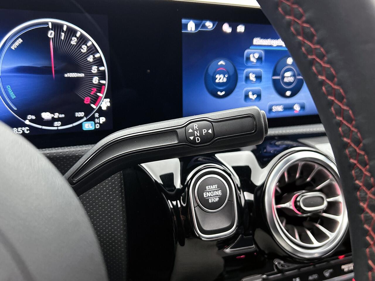 Mercedes-Benz CLA-KLASSE Shooting Brake 250 e AMG Nightpakket Plug-In Hybride | Panoramadak | Memory | Head Up display | 360° Camera | Dode Hoek Ass | Sfeerverlichting | Keyless Go | Inclusief 24 maanden Mercedes-Benz Certified garantie voor Europa.