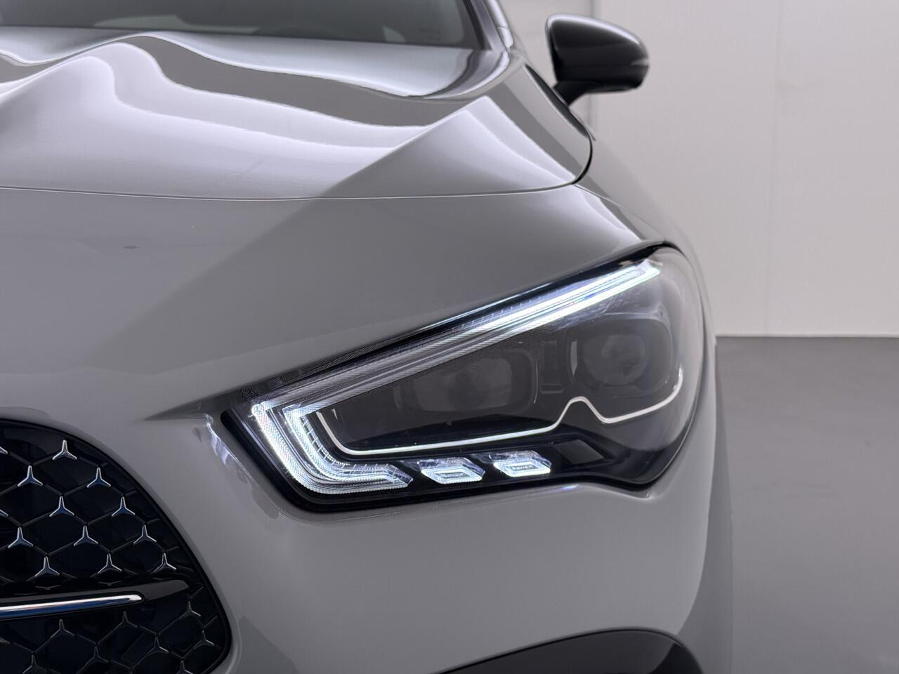 Mercedes-Benz CLA-KLASSE 250 e AMG line | Alpinegrijs Pano HUD Memory 360 Camera