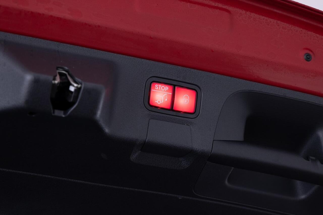 Mercedes-Benz CLA-KLASSE 250 Shooting Brake e AMG Line | PANORAMADAK | LED | SFEER ? 1e Eigenaar