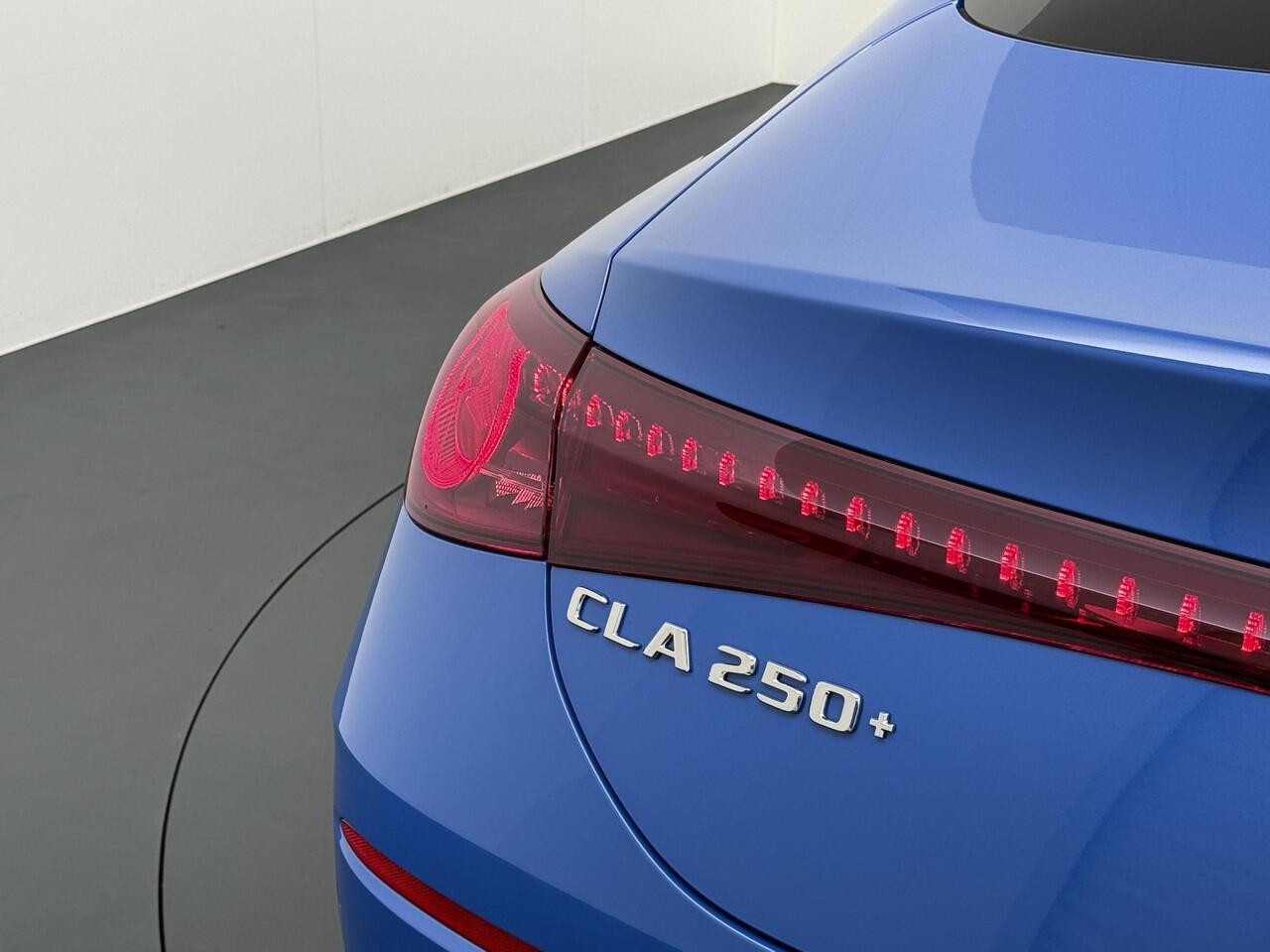 Mercedes-Benz CLA-KLASSE 250+ Launch Edition 85 kWh Accu | Trekhaak Wegklapbaar | Memorystoelen | Warmtepomp | Multibeam Led | Stoelverwarming Voorin | Distronic Cruise Control | Achteruitrijcamera | Nightpakket | Dodehoekassistent