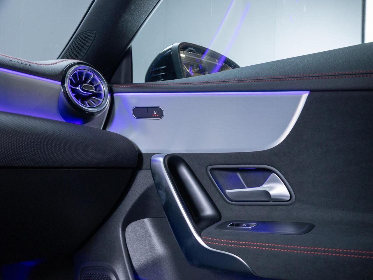 Mercedes-Benz CLA-KLASSE Shooting Brake 180 Star Edition AMG LIMITED Panorama dak