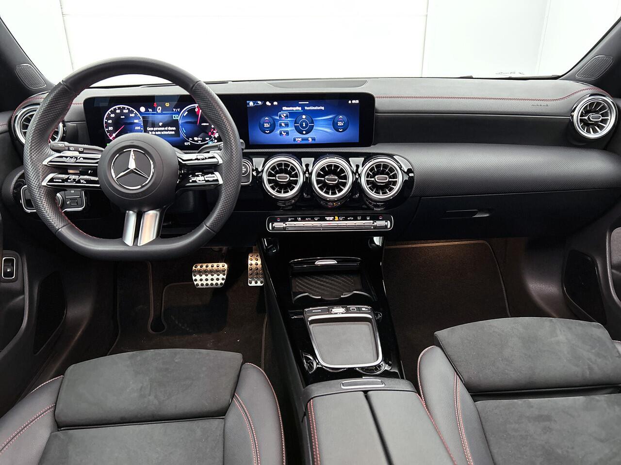 Mercedes-Benz CLA-KLASSE Shooting Brake 250 e Star Edition AMG Line Plus AMG Line | Night Pakket |Panorama Schuif-Kanteldak | Memory Stoelen | Head-up display | Parkeerpakket met 360°-camera. Inclusief 24 maanden Mercedes-Benz Certified garantie voor Europa.