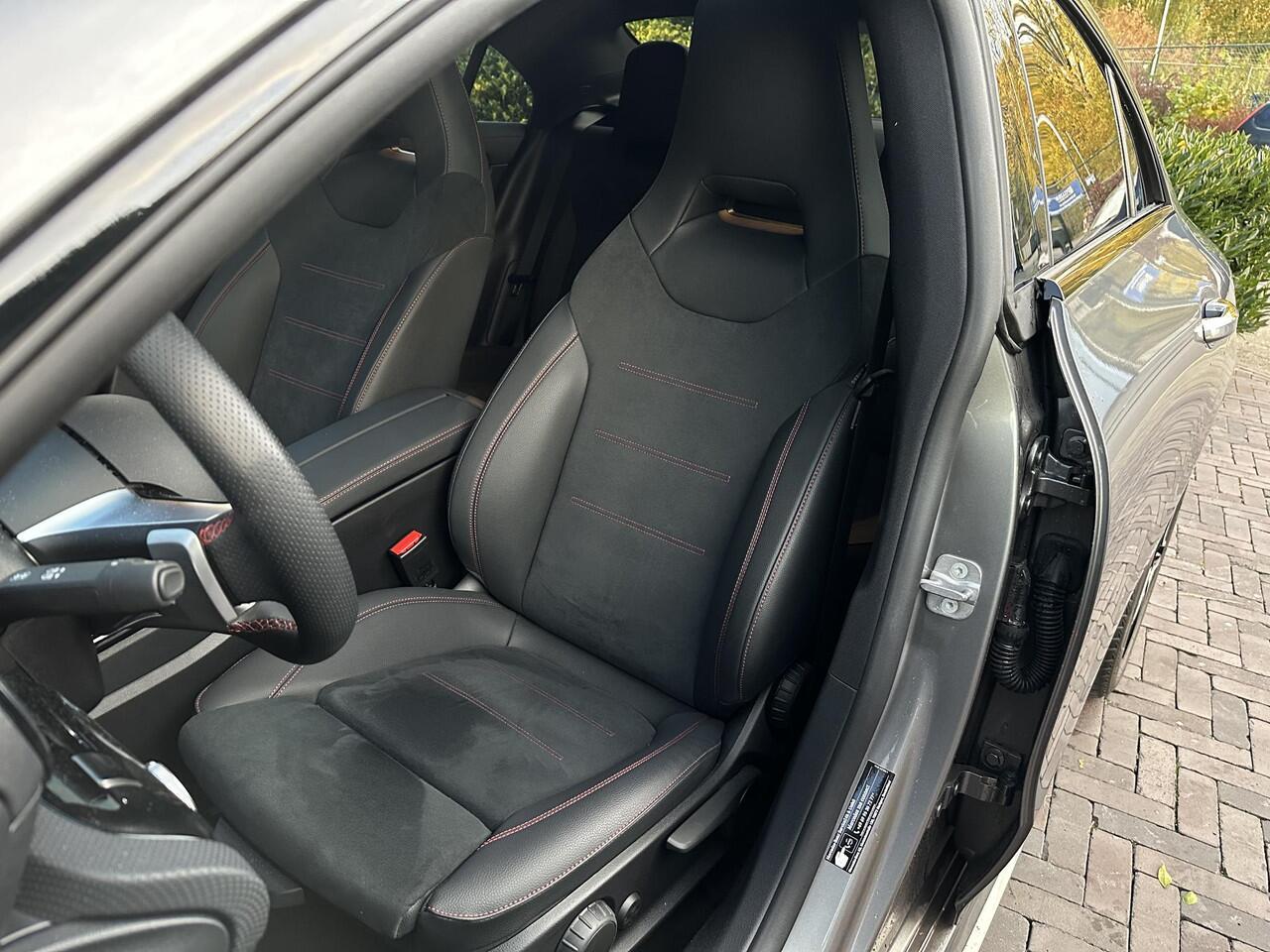 Mercedes-Benz CLA-KLASSE 200 d AMG Line Panoramadak Multibeam Adapt. Cruise Ambient Keyless 360Cam