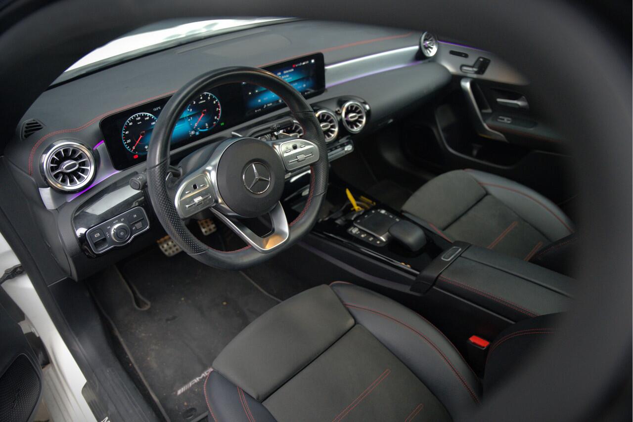 Mercedes-Benz CLA-KLASSE 200 Business Solution AMG | Panoramadak | Stoelverwarming | Keyless | Memory Seats | Cruise Control | Ambiance verlichting | Camera | Parkeersensoren |
